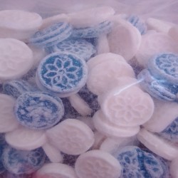 Bonbon menthe ronde bleue et blanche